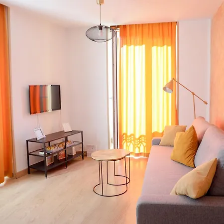 Renovado Y Sofisticado En El Centro De Apartamento