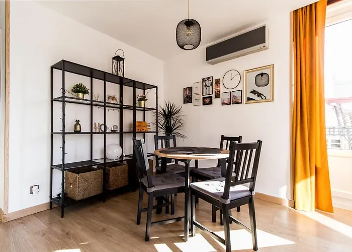Renovado Y Sofisticado En El Centro De Apartamento