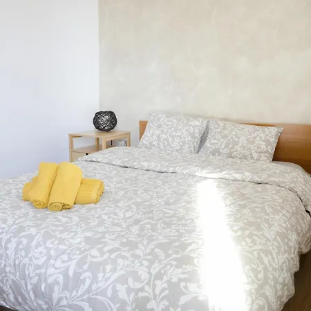 Renovado Y Sofisticado En El Centro De 아파트